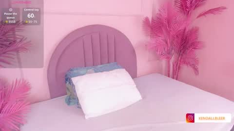 Snapshot of kendallbleer chatting on 10.30.25 kendallbleer online show from 10.30.25