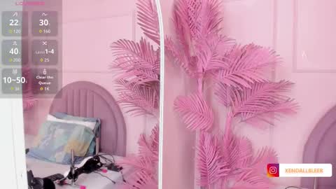 Snapshot of kendallbleer chatting on 10.31.25 kendallbleer online show from 10.31.25