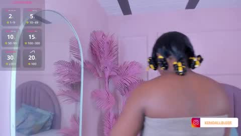 Snapshot of kendallbleer chatting on 11.06.25 kendallbleer online show from 11.06.25