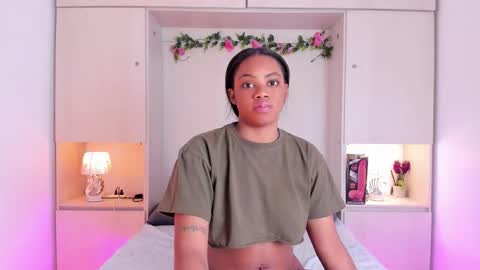 Kendal online show from 10.14.25