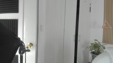 Snapshot of kendallwett chatting on 10.03.25 Kendall online show from 10.03.25