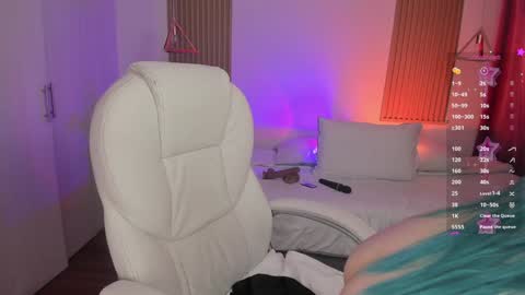 Snapshot of kendallwett chatting on 11.08.25 Kendall online show from 11.08.25