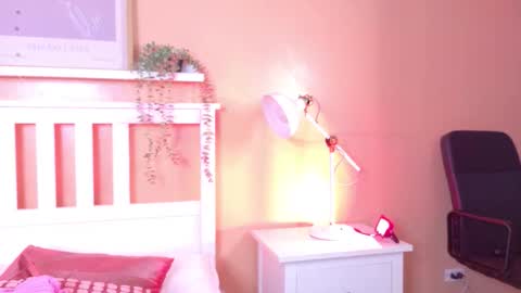 Snapshot of kendalmilleer chatting on 10.30.25 online show from 10.30.25