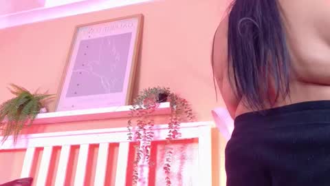 Snapshot of kendalmilleer chatting on 11.04.25 online show from 11.04.25