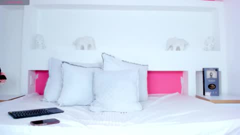 Snapshot of kendalprince chatting on 10.22.25 Kendal online show from 10.22.25