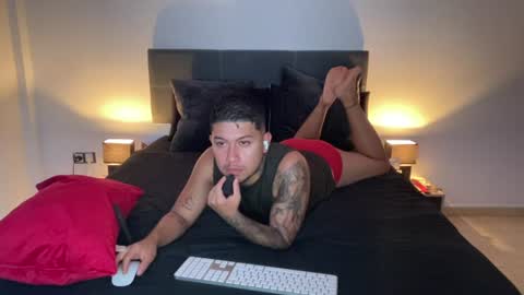 Snapshot of kende_tatt chatting on 07.30.26 kende_tatt online show from 07.30.26