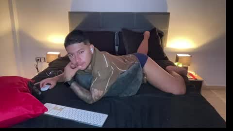 Snapshot of kende_tatt chatting on 07.31.26 kende_tatt online show from 07.31.26