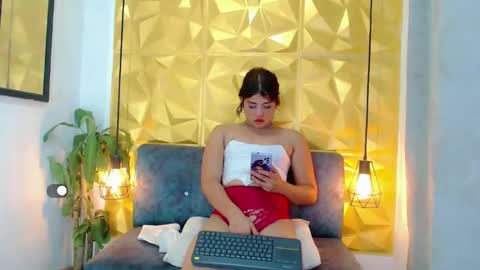 K E N D R A  online show from 01.27.25