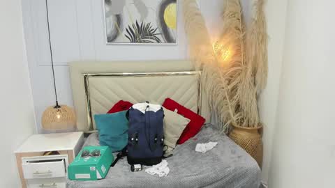Snapshot of kendra_milf1 chatting on 01.14.25 kendra_milf1 online show from 01.14.25