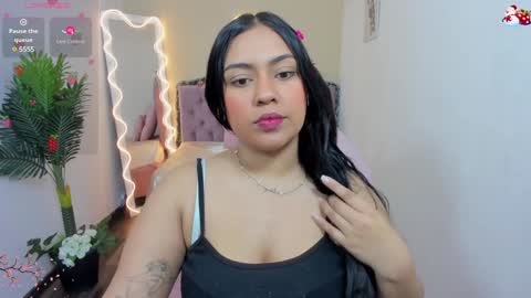 Snapshot of kendra_tay chatting on 12.31.24 kendra online show from 12.31.24