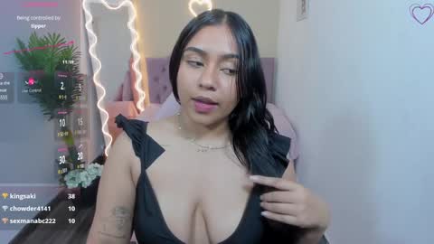Snapshot of kendra_tay chatting on 01.10.25 kendra online show from 01.10.25