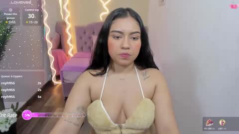 Snapshot of kendra_tay chatting on 02.10.25 kendra online show from 02.10.25