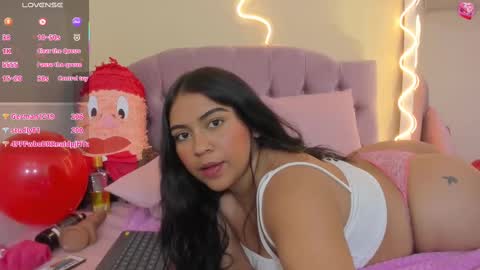 Snapshot of kendra_tay chatting on 02.17.25 kendra online show from 02.17.25