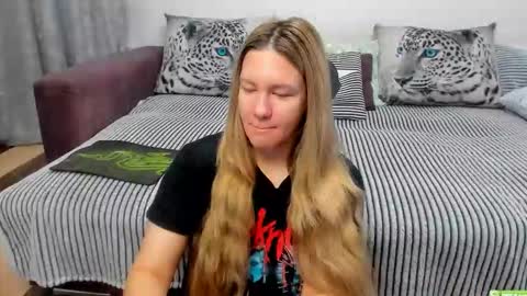 Snapshot of kendra_xx_ chatting on 10.09.25 Kendra online show from 10.09.25