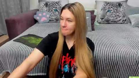 Snapshot of kendra_xx_ chatting on 11.03.25 Kendra online show from 11.03.25