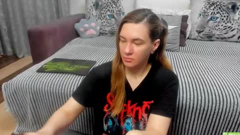 Snapshot of kendra_xx_ chatting on 04.22.26 Kendra online show from 04.22.26