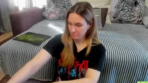 Snapshot of kendra_xx_ chatting on 04.28.26 Kendra online show from 04.28.26
