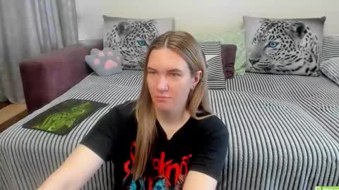 Snapshot of kendra_xx_ chatting on 05.19.26 Kendra online show from 05.19.26