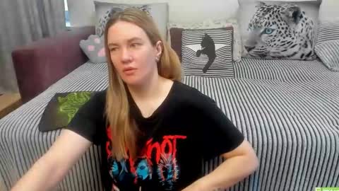 Snapshot of kendra_xx_ chatting on 05.24.26 Kendra online show from 05.24.26