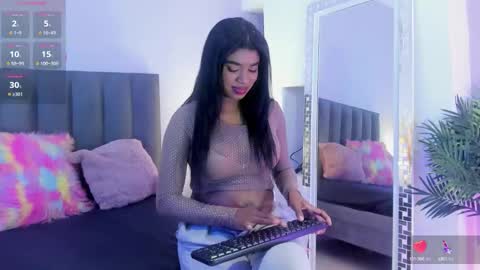 Snapshot of kendrachavez_ chatting on 10.06.25 kendrachavez_ online show from 10.06.25