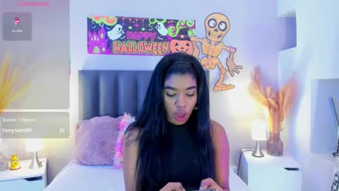 Snapshot of kendrachavez_ chatting on 10.29.25 kendrachavez_ online show from 10.29.25