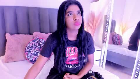 Snapshot of kendrachavez_ chatting on 11.17.25 kendrachavez_ online show from 11.17.25