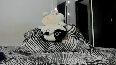 kendra Sthefania online show from 01.15.25