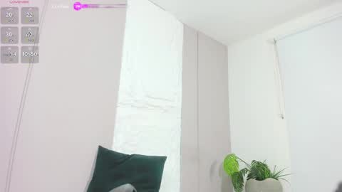 Kenia  online show from 12.26.24