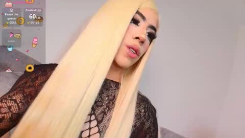 kenia_fox1 online show from 10.30.25