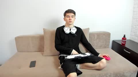 Snapshot of kennedy_max chatting on 06.11.26 kennedy max online show from 06.11.26