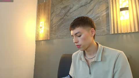 Snapshot of kenny_hank chatting on 05.11.26 kenny_hank online show from 05.11.26