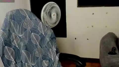 Snapshot of kent_rushell chatting on 09.12.25 kent_rushell online show from 09.12.25