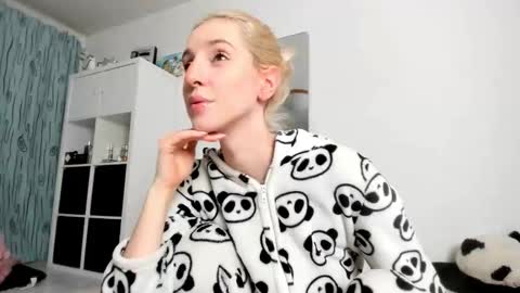 Kenzie online show from 11.09.25