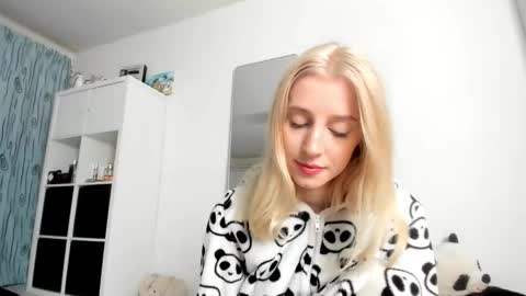 Kenzie online show from 11.22.25