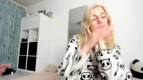 Kenzie online show from 11.26.25