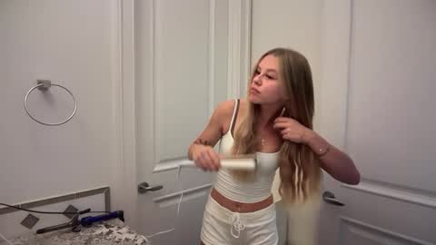 kenziesmithh online show from 10.03.25