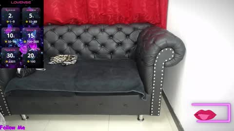 Snapshot of kerly_doll chatting on 10.02.25 K E R L Y online show from 10.02.25