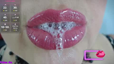 Snapshot of kerly_doll chatting on 10.03.25 K E R L Y online show from 10.03.25