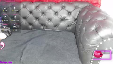 Snapshot of kerly_doll chatting on 10.09.25 K E R L Y online show from 10.09.25