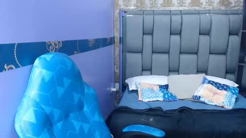 Snapshot of kerly_doll chatting on 10.22.25 K E R L Y online show from 10.22.25