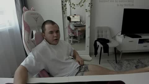 Snapshot of kesh_mne chatting on 09.18.25 kesh_mne online show from 09.18.25