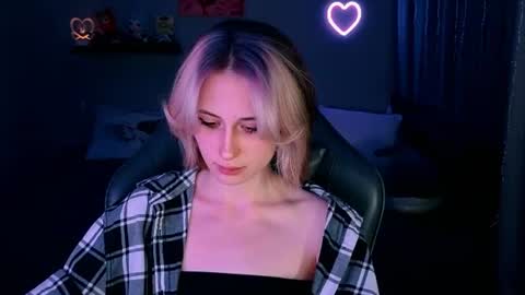 Snapshot of keti_moon chatting on 06.26.26 Keti 3 online show from 06.26.26