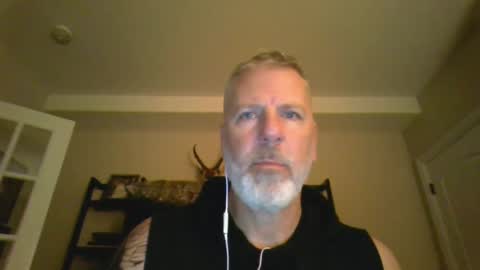 Snapshot of kevin_edges chatting on 09.18.25 kevin_edges online show from 09.18.25