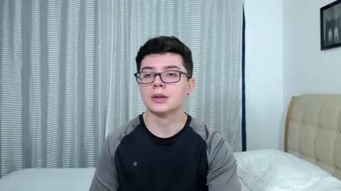 Snapshot of kevinhunts chatting on 10.10.25 Kevin online show from 10.10.25