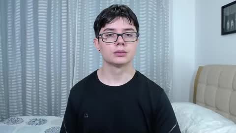 Snapshot of kevinhunts chatting on 10.20.25 Kevin online show from 10.20.25