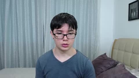 Snapshot of kevinhunts chatting on 10.27.25 Kevin online show from 10.27.25