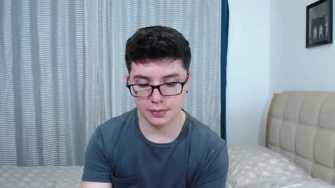 Snapshot of kevinhunts chatting on 11.04.25 Kevin online show from 11.04.25