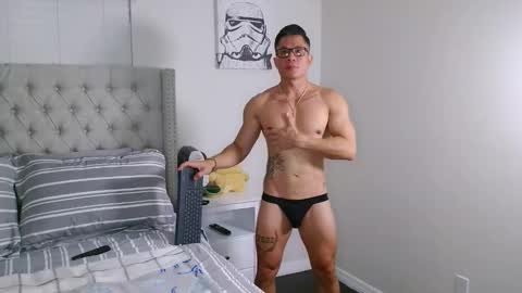 Snapshot of kevinkham chatting on 10.28.25 kevinkham online show from 10.28.25