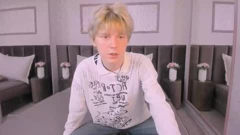 Snapshot of kevinm1lky chatting on 10.21.25 Kevin online show from 10.21.25