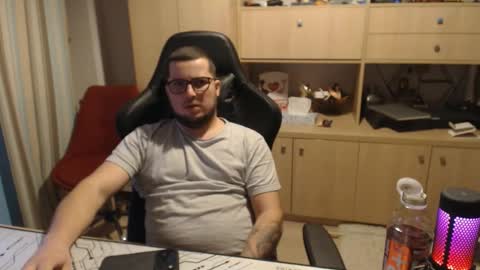 Snapshot of kevinnlovely chatting on 10.15.25 Kevinn online show from 10.15.25